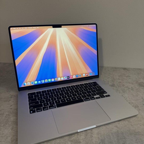 MacBook Air 2023 (M2) - 15 inch - 256 GB, Starlight, 8 GB, Apple M2