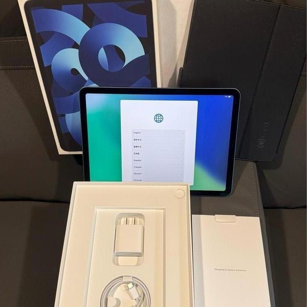 Apple iPad Air 5th Gen - Wi-Fi, 256 GB, Blue, A2588