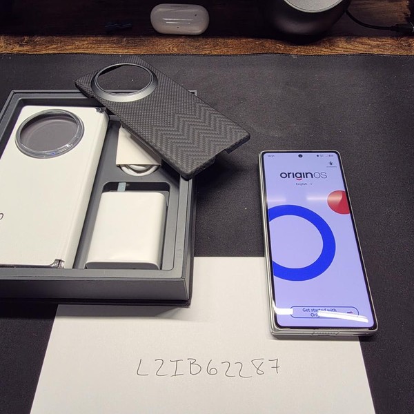 vivo X Fold3 Pro - Unlocked Non-US, 512 GB, White, 16 GB