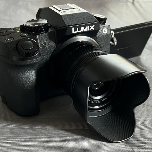 Panasonic Lumix G7 - Black