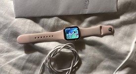 Fair
													Apple Watch Series 6 40mm - Unlocked, Gold, A2293 - Cellular, Aluminum, photo 3 of 13