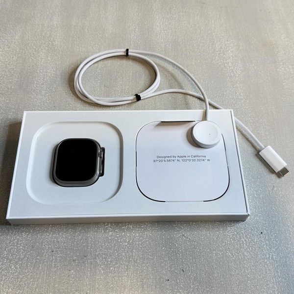 Apple Watch Ultra 49mm - Unlocked, Titanium, A2622