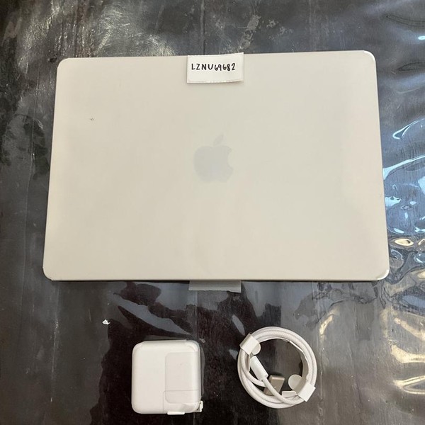 MacBook Air 2025 (M4) - 13 inch - 256 GB, Starlight, 16 GB, Apple M4