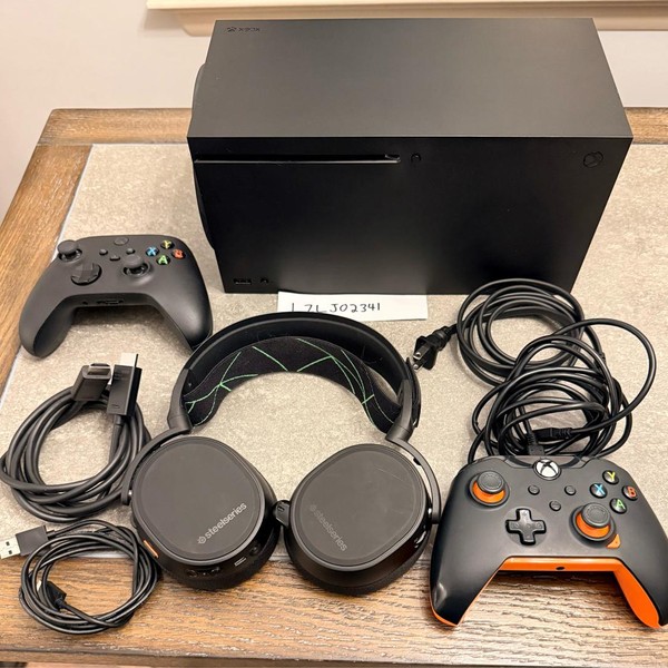 Xbox Series X (2020) - 1 TB, Black, standard