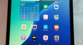 Good
													Apple iPad 7th Gen - AT&T, Gray, 32 GB, A2200, photo 1 of 3