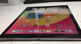 Good
													Apple iPad Pro 12.9" 2nd Gen 2017 - Unlocked, Gray, 256 GB, photo 2 of 6