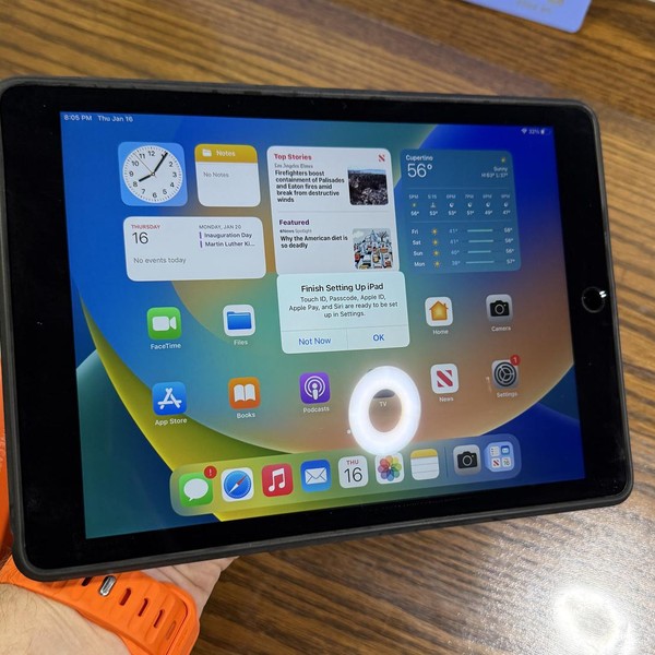 Apple iPad Pro 9.7 inch - Wi-Fi, 32 GB, Gray, A1673