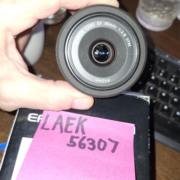 Canon EF 40mm f/2.8 STM