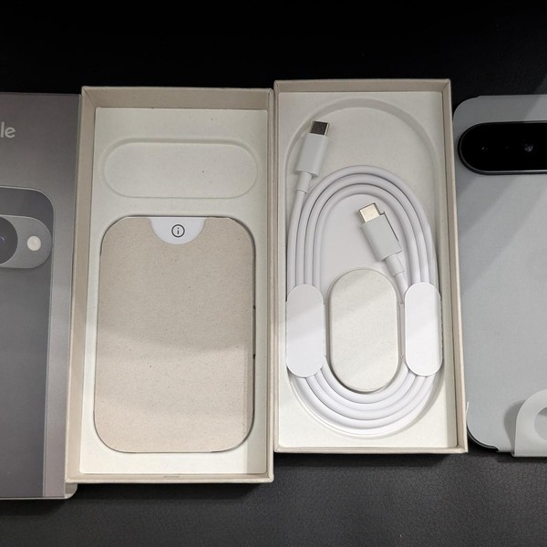 Google Pixel 10 - T-Mobile, 128 GB, Obsidian, GLBW0