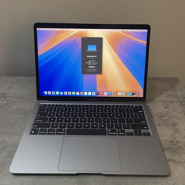 MacBook Air 2020 - 13 inch - 128 GB, Gray, 8 GB, Apple M1