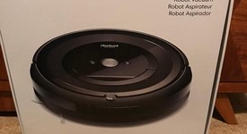 New
													iRobot Roomba E5, photo 2 of 3