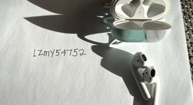 Used
													Apple AirPods 1st Gen - Lightning Case, photo 1 of 3