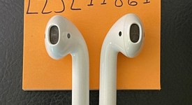 Used
													Apple AirPods 1st Gen - Lightning Case, photo 4 of 7
