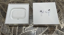 Used
													Apple AirPods Pro - MagSafe Case, photo 1 of 9