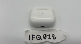 Used
													Apple AirPods 3rd Gen - Lightning Case, photo 3 of 5