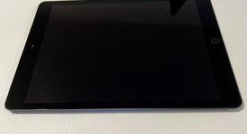 Mint
													Apple iPad 7th Gen - Unlocked, Gray, 32 GB, A2200, photo 2 of 7