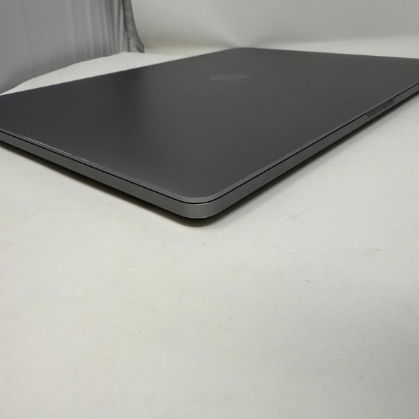 MacBook Pro 2019 - 16 inch - 512 GB, Gray, 16 GB, Intel Core i7