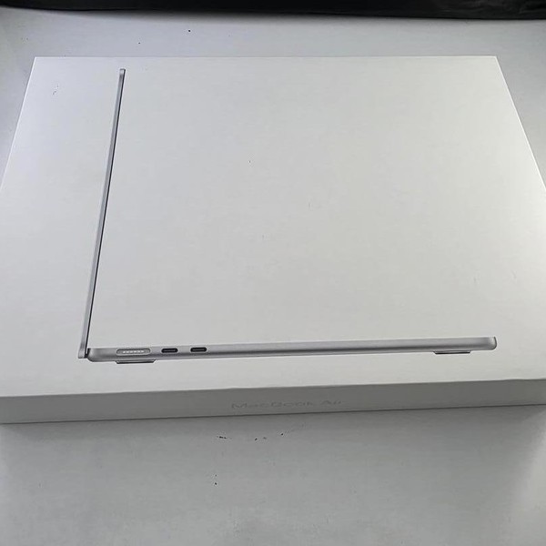 MacBook Air 2022 (M2) - 13 inch - 256 GB, Silver, 8 GB, Apple M2