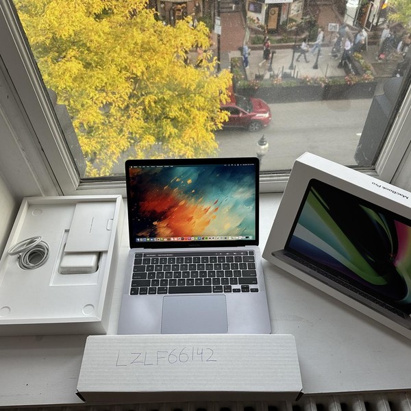 MacBook Pro 2020 - 13 inch - 512 GB, Gray, 8 GB, Apple M1