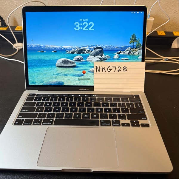 MacBook Pro 2022 - 13 inch - 512 GB, Silver, 8 GB, Apple M2