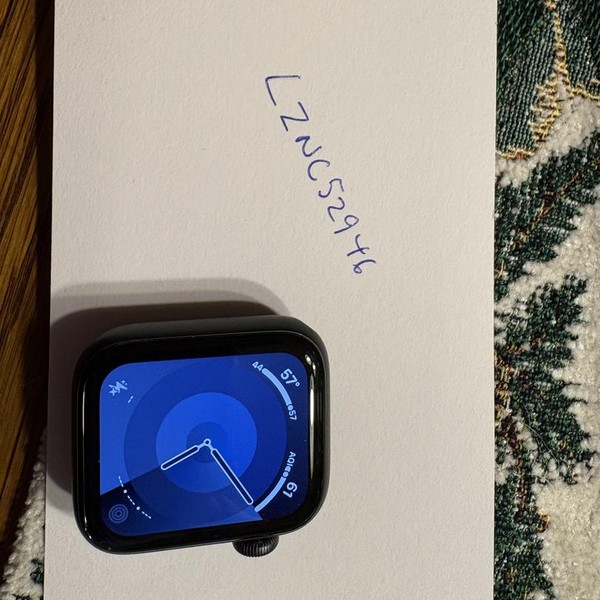 Apple Watch SE 1st Gen 40mm - Gray, A2351 - GPS, Aluminum