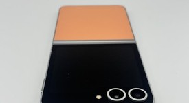 Mint
													Samsung Galaxy Z Flip6 - Unlocked, Peach, 512 GB, 12 GB, SM-F741U1, photo 5 of 10