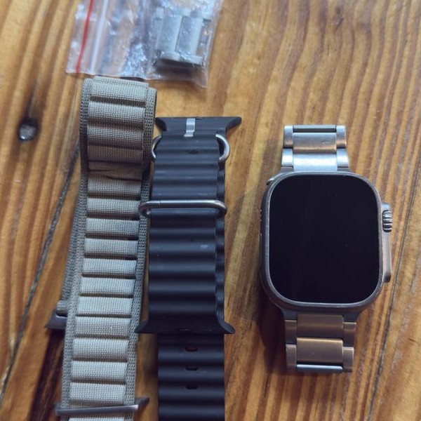 Apple Watch Ultra 49mm - Unlocked, Titanium, A2622
