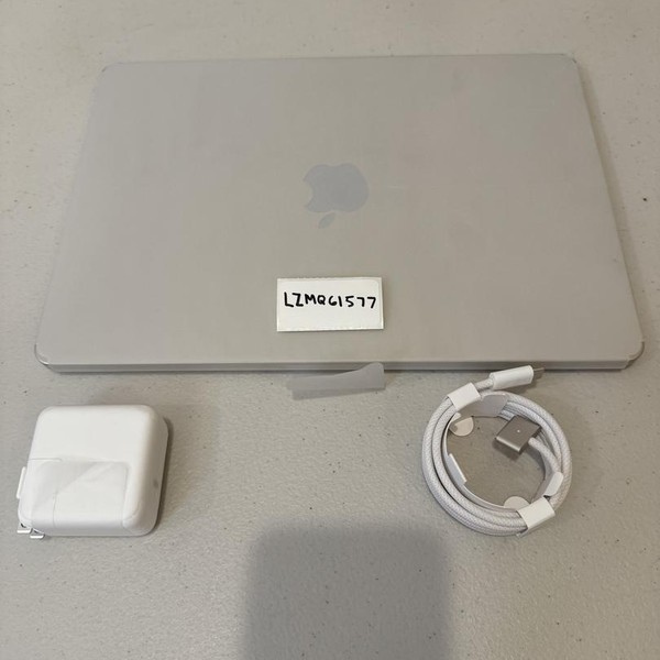 MacBook Air 2025 (M4) - 13 inch - 256 GB, Starlight, 16 GB, Apple M4