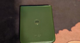 Good
													Motorola Razr Plus (2024) - Unlocked, Green, 256 GB, 12 GB, photo 3 of 8