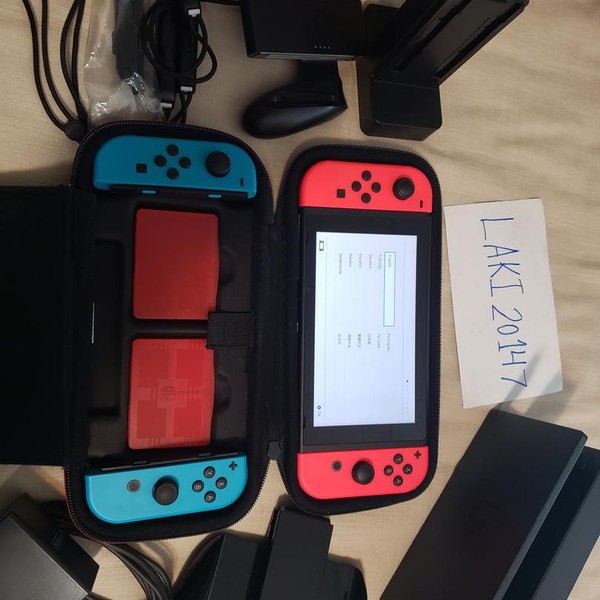 Nintendo Switch - 32 GB, Red
