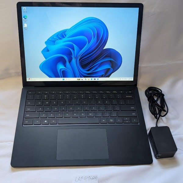 Microsoft Surface Laptop 3 - 1 TB, Black, 16 GB, Intel Core i7, 13.5 inch