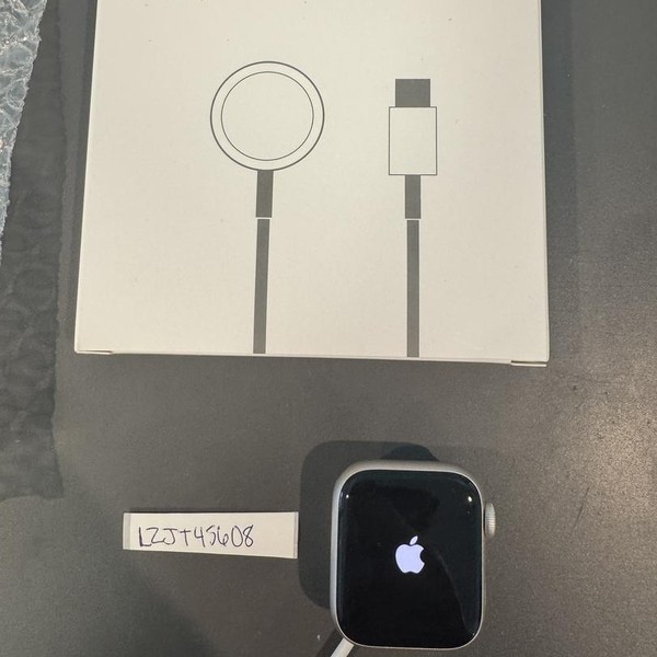 Apple Watch SE 2nd Gen 40mm - Unlocked, Silver, A2726 - Cellular, Aluminum