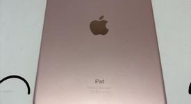 Good
													Apple iPad Pro 9.7" - Unlocked, Rose Gold, 128 GB, A1674, photo 5 of 9