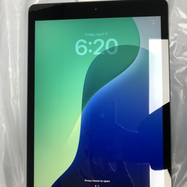 Apple iPad 7th Gen - Unlocked, 128 GB, Gray, A2200
