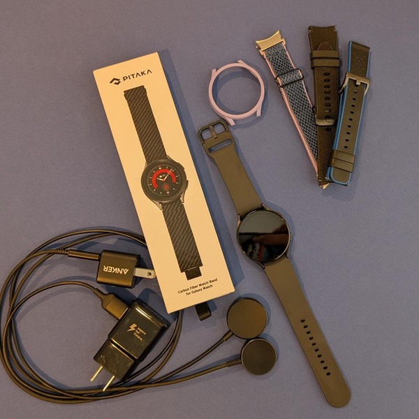 Samsung Galaxy Watch5 - Unlocked, Graphite, 44mm