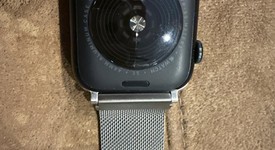 Good
													Apple Watch SE 2nd Gen 44mm - Unlocked, Midnight, A2727 - Cellular, Aluminum, photo 3 of 5