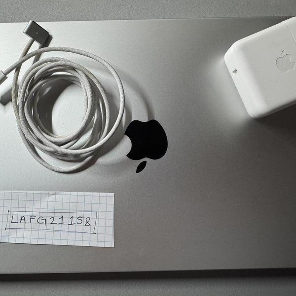 MacBook Pro Late 2023 (M3) - 14 inch - 512 GB, Silver, 8 GB, Apple M3, 10-core GPU