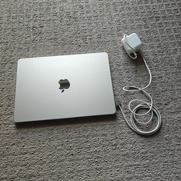 MacBook Air 2022 (M2) - 13 inch - 256 GB, Silver, 8 GB, Apple M2