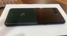 Good
													Motorola Razr Ultra (2025) - Unlocked, PANTONE Scarab, 1 TB, 16 GB, photo 5 of 15