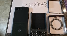 Mint
													Motorola Razr Ultra (2025) - Unlocked, PANTONE Scarab, 512 GB, 16 GB, photo 2 of 13