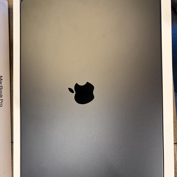 MacBook Pro 2024 - 16 inch - 1 TB, Space Black, 36 GB, Apple M4 Max 14-core