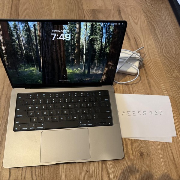 MacBook Pro 2021 - 14 inch - 512 GB, Gray, 16 GB, Apple M1 Pro 8-core