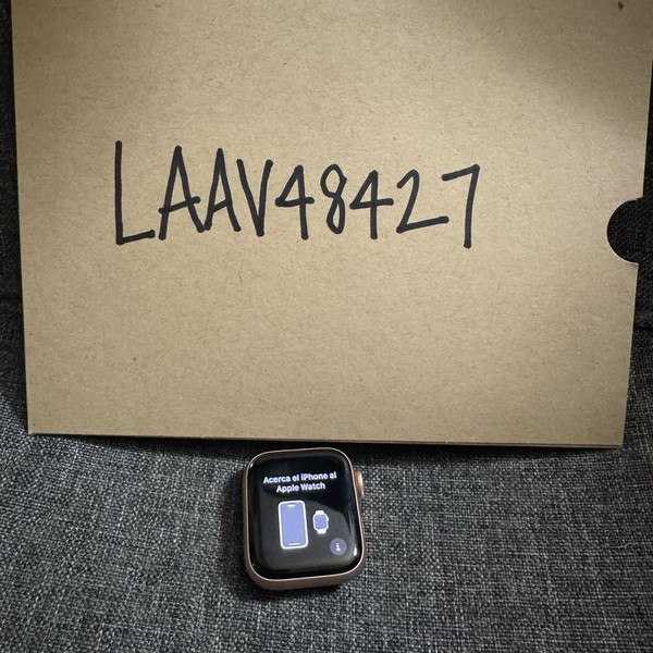 Apple Watch SE 1st Gen 40mm - Gold, A2351 - GPS, Aluminum