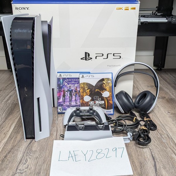 PlayStation 5 Standard Edition (2020) - 825 GB, White, Standard Edition