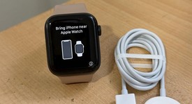 Good
													Apple Watch Series 5 44mm - Unlocked, Gray, A2095 Cellular, Nike, photo 2 of 11