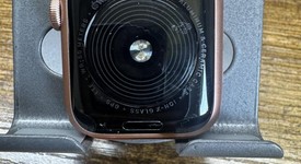 Good
													Apple Watch SE 1st Gen 40mm - Unlocked, Gold, A2353 - Cellular, Aluminum, photo 4 of 6