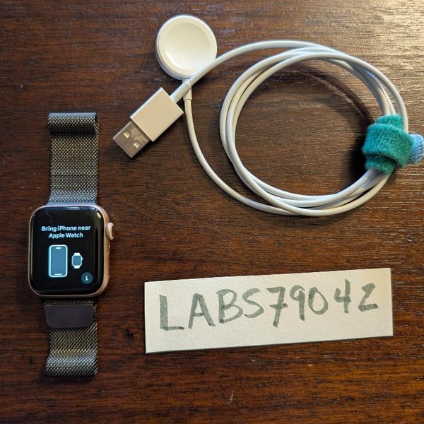 Apple Watch Series 5 40mm - Gold, A2092 - GPS, Aluminum