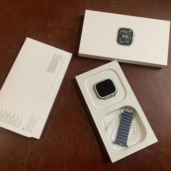 Apple Watch Ultra 3 49mm - Unlocked, Natural, A3281