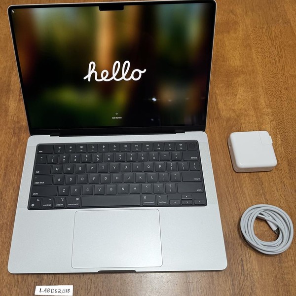 MacBook Pro 2024 - 14 inch - Apple M4 Max 14-core, Silver, 1 TB, 36 GB