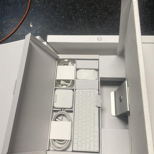 iMac 2024 24 inch - 256 GB, Silver, 24 GB, Apple M4, Ethernet+ PlusWiFi, 10-core GPU